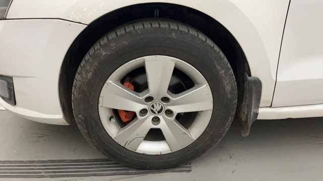 Second-hand 2016 Skoda Rapid 1.5 TDI AT Style Plus for sale in Hyderabad-20