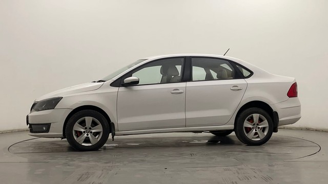 Second-hand 2016 Skoda Rapid 1.5 TDI AT Style Plus for sale in Hyderabad-6