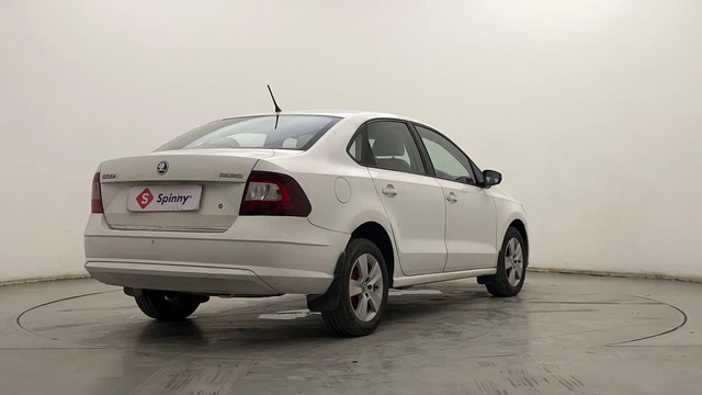 Second-hand 2016 Skoda Rapid 1.5 TDI AT Style Plus for sale in Hyderabad-3
