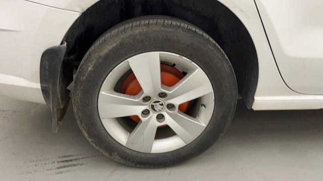 Second-hand 2016 Skoda Rapid 1.5 TDI AT Style Plus for sale in Hyderabad-18