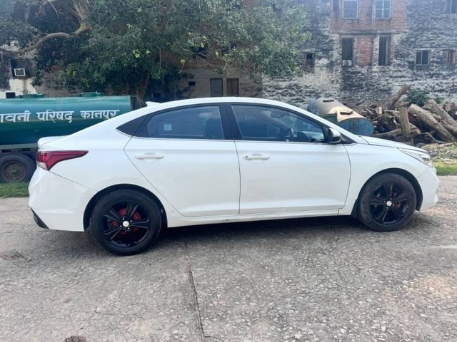 Second-hand 2018 Hyundai Verna CRDi 1.6 SX for sale in Kanpur-6