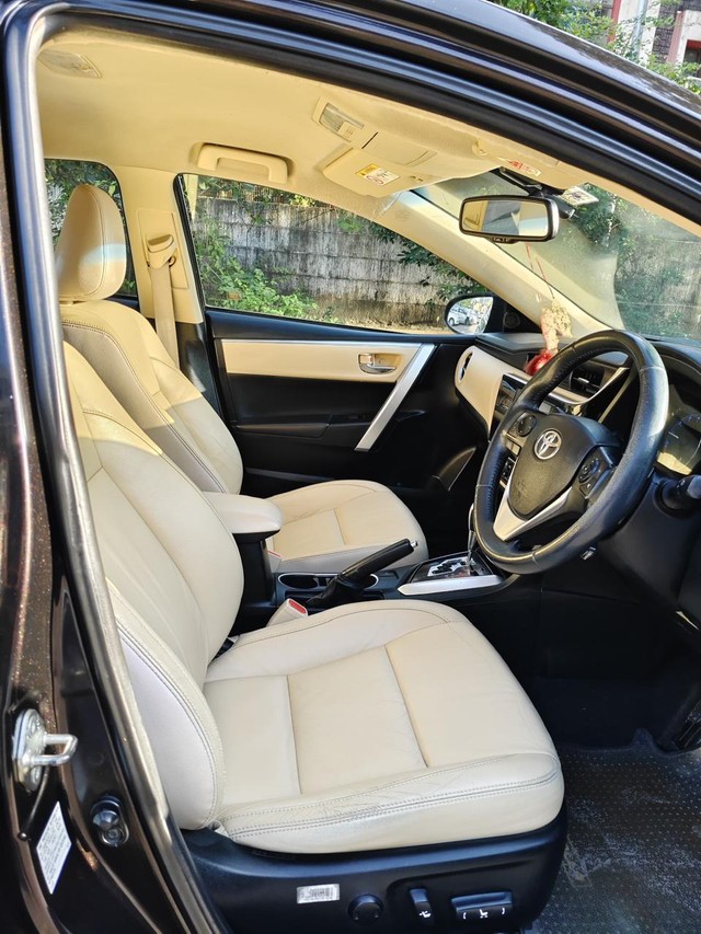 Second-hand 2019 Toyota Corolla Altis 1.8 VL CVT for sale in Mumbai-5