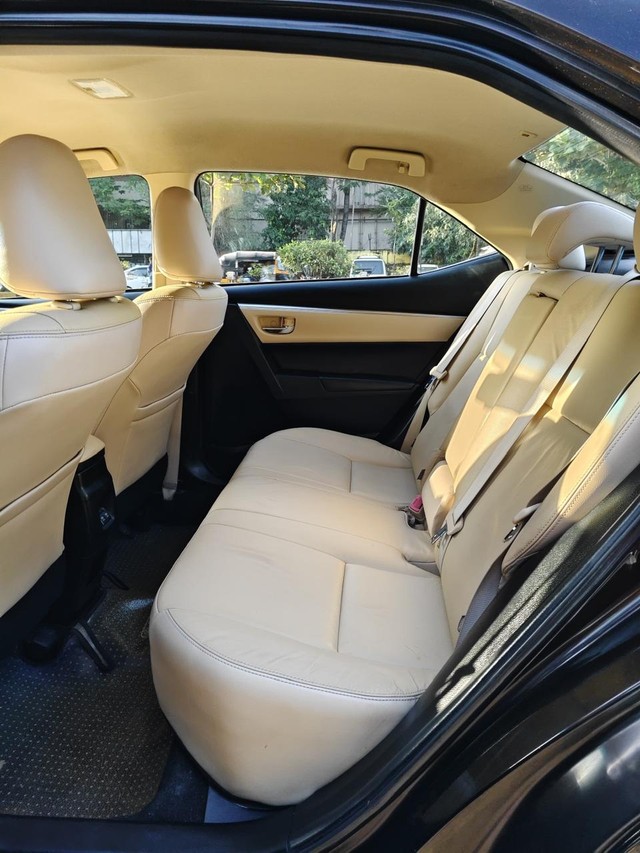 Second-hand 2019 Toyota Corolla Altis 1.8 VL CVT for sale in Mumbai-15