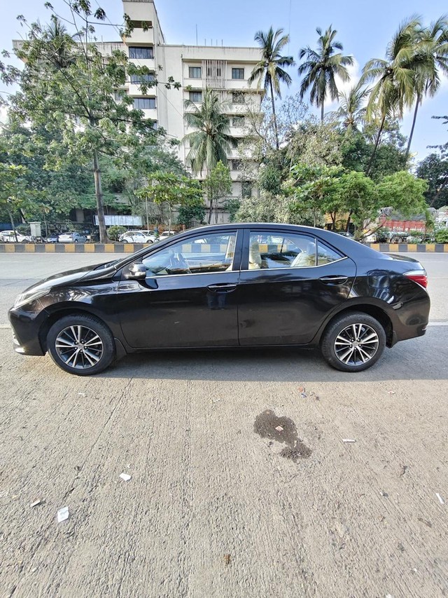 Second-hand 2019 Toyota Corolla Altis 1.8 VL CVT for sale in Mumbai-3