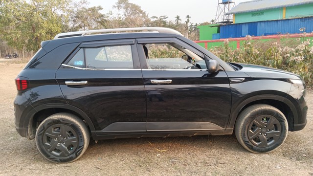 Second-hand 2023 Hyundai Venue E for sale in Bijoynagar-3