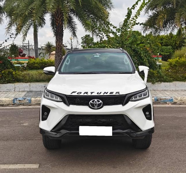 Second-hand 2017 Toyota Fortuner 2.8 2WD MT BSIV for sale in Hyderabad-3
