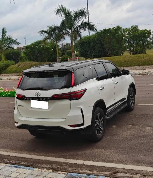 Second-hand 2017 Toyota Fortuner 2.8 2WD MT BSIV for sale in Hyderabad-6