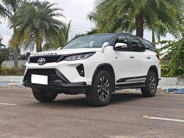 Second-hand 2017 Toyota Fortuner 2.8 2WD MT BSIV for sale in Hyderabad-2