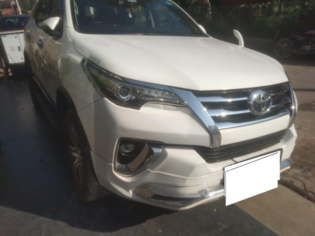 Second-hand 2018 Toyota Fortuner 2.8 2WD AT BSIV for sale in Panchkula-10