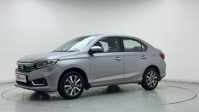 Second-hand 2023 Honda Amaze 2nd Gen VX for sale in New Delhi