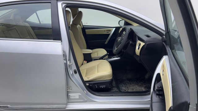 Second-hand 2019 Toyota Corolla Altis Petrol LE for sale in Noida-15