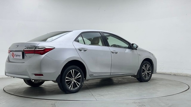 Second-hand 2019 Toyota Corolla Altis Petrol LE for sale in Noida-3