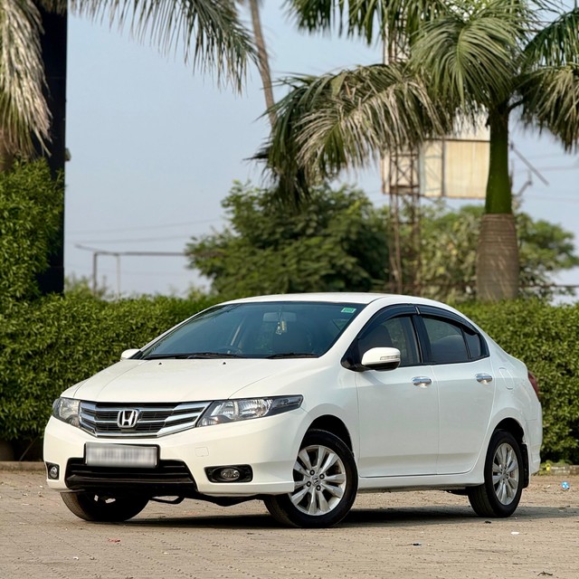 Second-hand 2013 Honda City V AT for sale in Surat