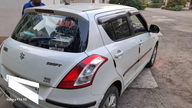 Second-hand 2012 Maruti Swift ZXI for sale in Kolkata-2