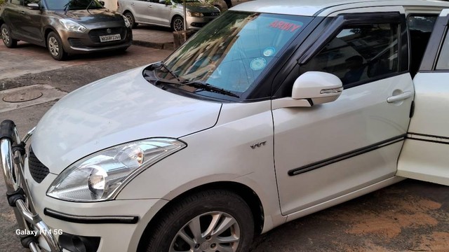 Second-hand 2012 Maruti Swift ZXI for sale in Kolkata-3