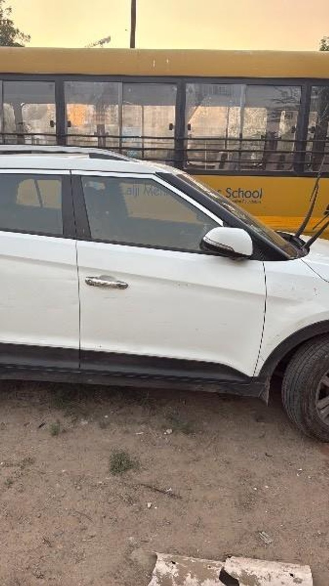 Second-hand 2016 Hyundai Creta 1.6 CRDi SX for sale in Ahmedabad-3