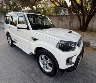 Mahindra Scorpio 2014-2022 Mahindra Scorpio S5