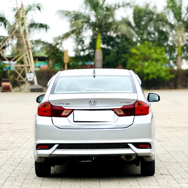 Second-hand 2017 Honda City i-VTEC CVT VX for sale in Surat