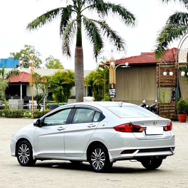 Second-hand 2017 Honda City i-VTEC CVT VX for sale in Surat
