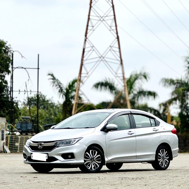Second-hand 2017 Honda City i-VTEC CVT VX for sale in Surat