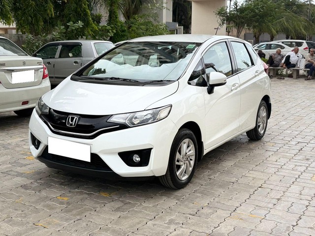 Second-hand 2016 Honda Jazz 1.2 V AT i VTEC for sale in Rajkot-2