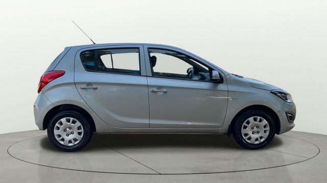 Second-hand 2013 Hyundai i20 Magna Optional 1.2 for sale in Ahmedabad
