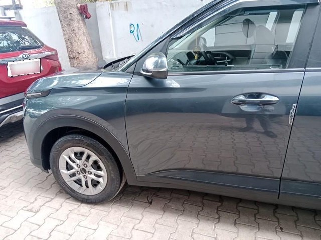 Second-hand 2023 Kia Carens Prestige for sale in New Delhi-5