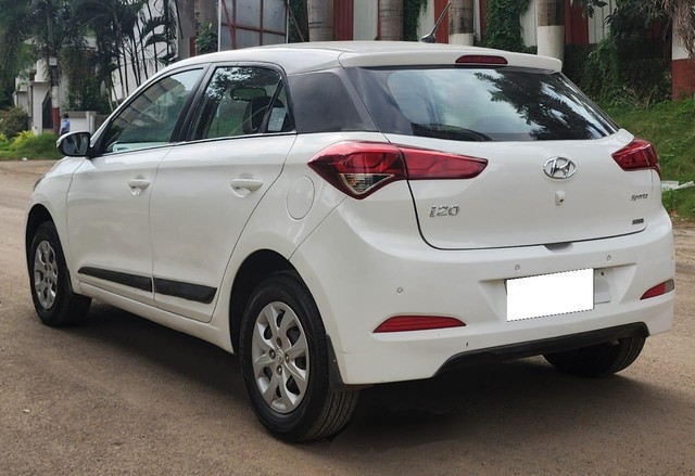 Second-hand 2015 Hyundai i20 Sportz 1.2 for sale in Nashik-8