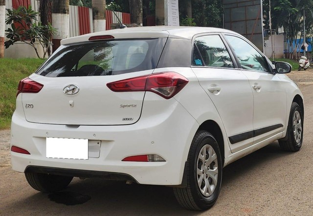 Second-hand 2015 Hyundai i20 Sportz 1.2 for sale in Nashik-9