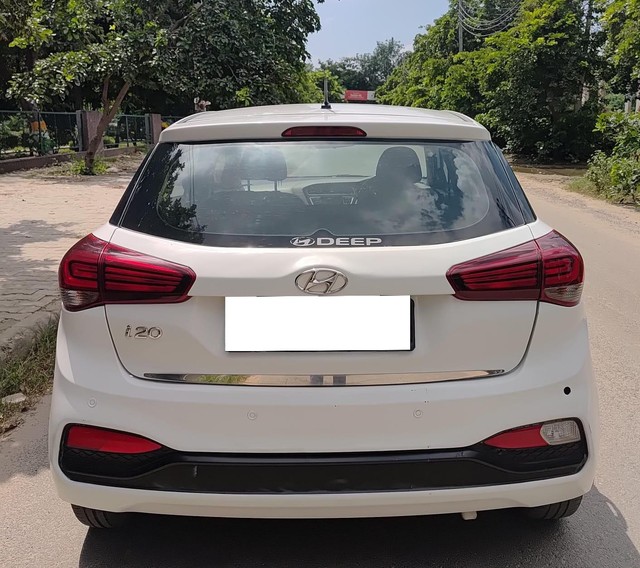 Second-hand 2018 Hyundai i20 Petrol Magna for sale in Gurgaon