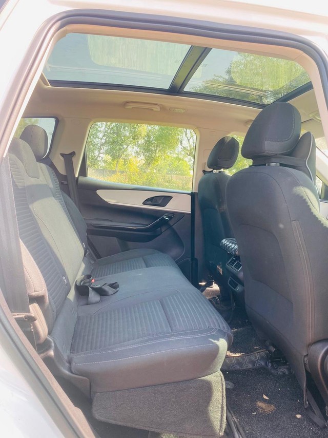 Second-hand 2022 Mahindra XUV700 AX5 AT BSVI for sale in Ahmedabad-8