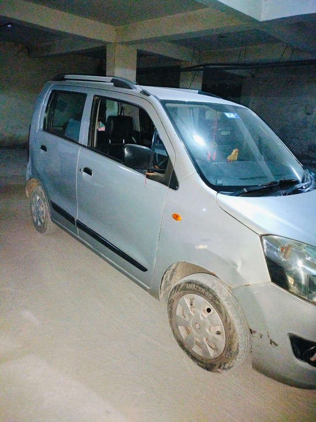 Second-hand 2014 Maruti Wagon R LXI BS IV for sale in Noida-7