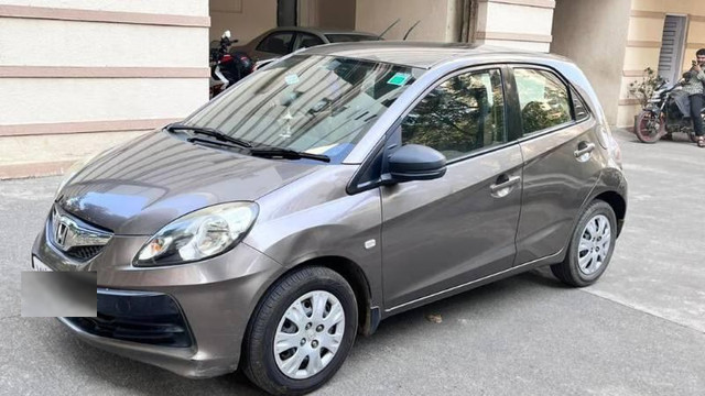 Second-hand 2015 Honda Brio S MT for sale in Thane-10