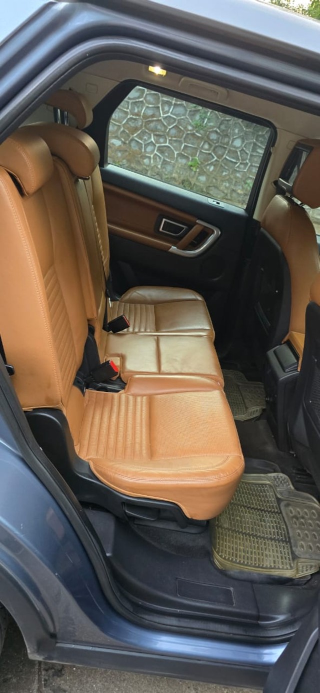 Second-hand 2018 Land Rover Discovery HSE Luxury 3.0 TD6 for sale in Mumbai-8