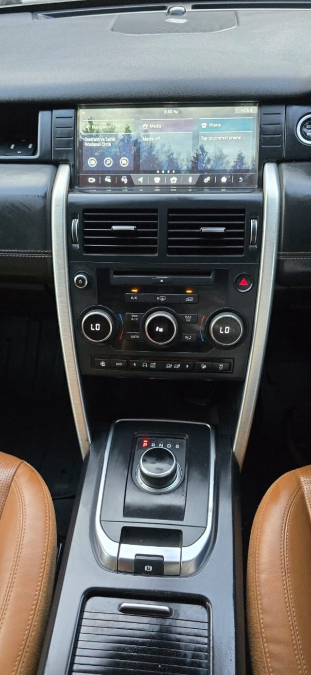 Second-hand 2018 Land Rover Discovery HSE Luxury 3.0 TD6 for sale in Mumbai-11