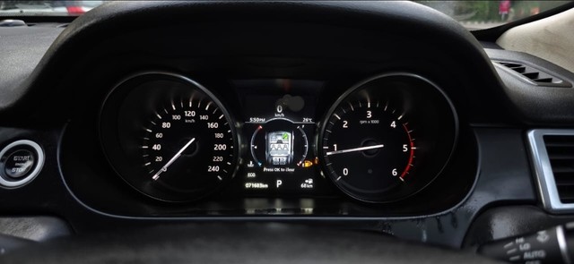 Second-hand 2018 Land Rover Discovery HSE Luxury 3.0 TD6 for sale in Mumbai-5