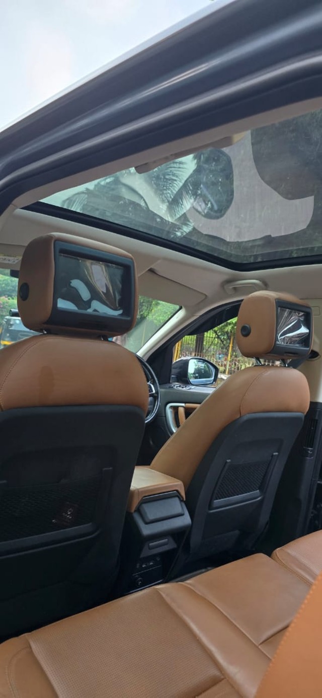 Second-hand 2018 Land Rover Discovery HSE Luxury 3.0 TD6 for sale in Mumbai-12