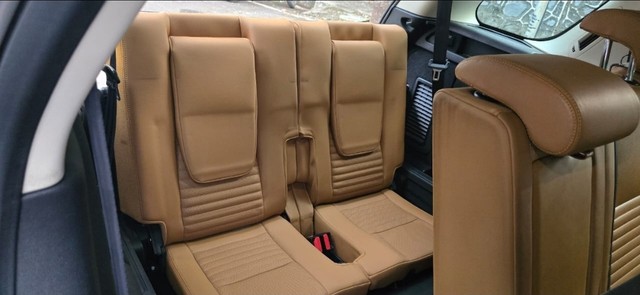 Second-hand 2018 Land Rover Discovery HSE Luxury 3.0 TD6 for sale in Mumbai-9