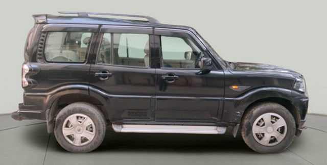 Second-hand 2017 Mahindra Scorpio S4 Plus for sale in Noida-1