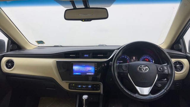 Second-hand 2018 Toyota Corolla Altis Petrol LE for sale in Gurgaon-11