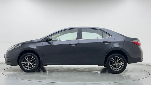 Second-hand 2018 Toyota Corolla Altis Petrol LE for sale in Gurgaon-6