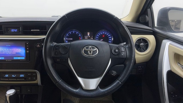 Second-hand 2018 Toyota Corolla Altis Petrol LE for sale in Gurgaon-23