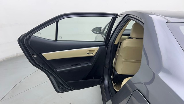 Second-hand 2018 Toyota Corolla Altis Petrol LE for sale in Gurgaon-26