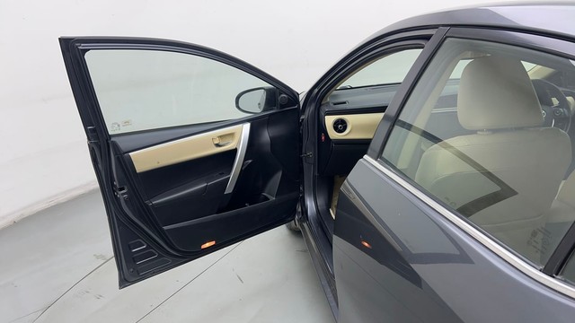 Second-hand 2018 Toyota Corolla Altis Petrol LE for sale in Gurgaon-28