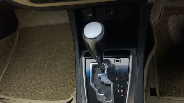 Second-hand 2018 Toyota Corolla Altis Petrol LE for sale in Gurgaon-12