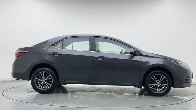 Second-hand 2018 Toyota Corolla Altis Petrol LE for sale in Gurgaon-2