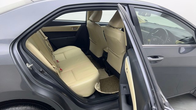 Second-hand 2018 Toyota Corolla Altis Petrol LE for sale in Gurgaon-32