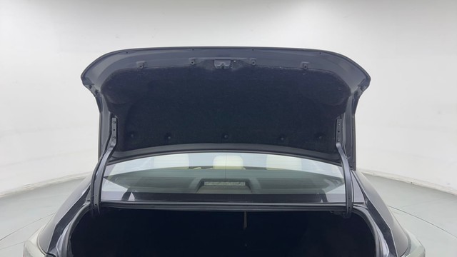 Second-hand 2018 Toyota Corolla Altis Petrol LE for sale in Gurgaon-38