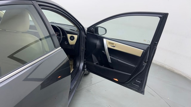 Second-hand 2018 Toyota Corolla Altis Petrol LE for sale in Gurgaon-16