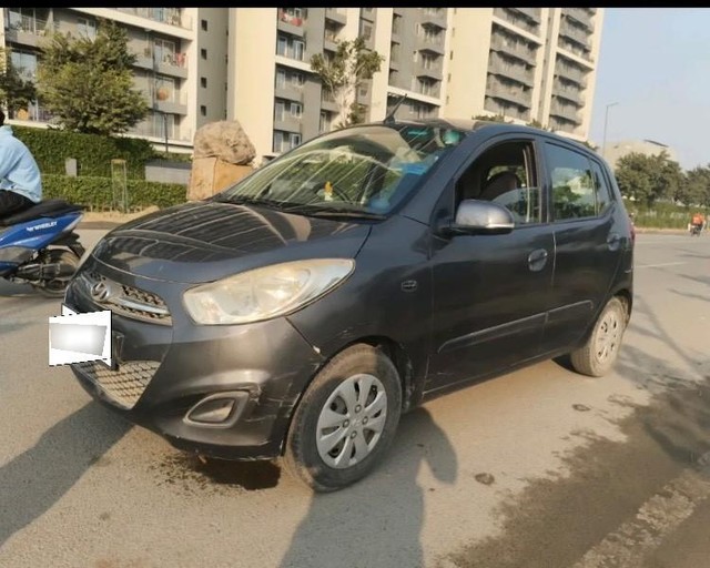 Second-hand 2011 Hyundai i10 Magna for sale in Noida-8